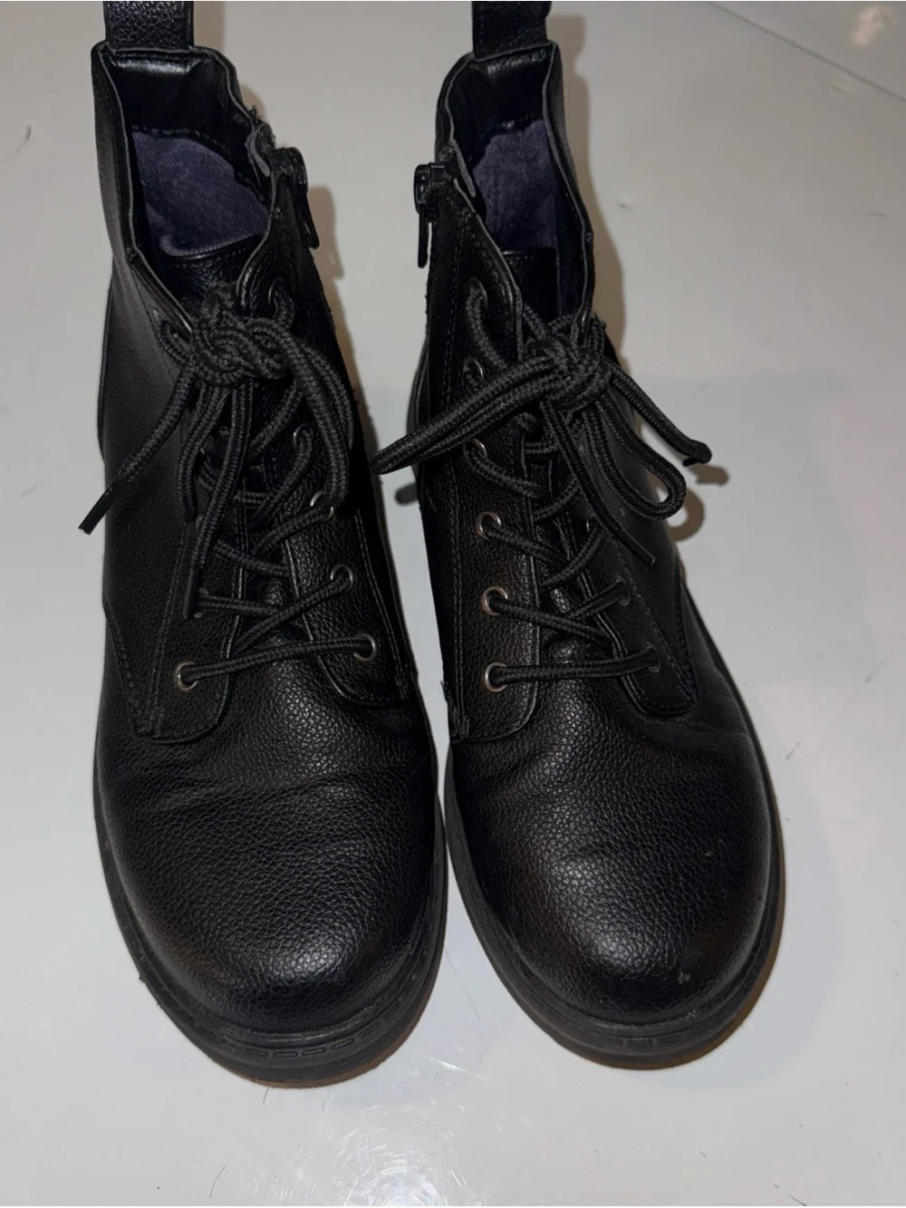 Girls size 4 Art Class Black Boots See Pics In Good condition